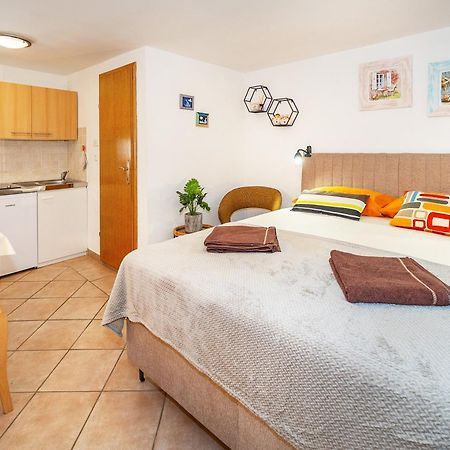 Studio Apartment Tea Baška Eksteriør bilde